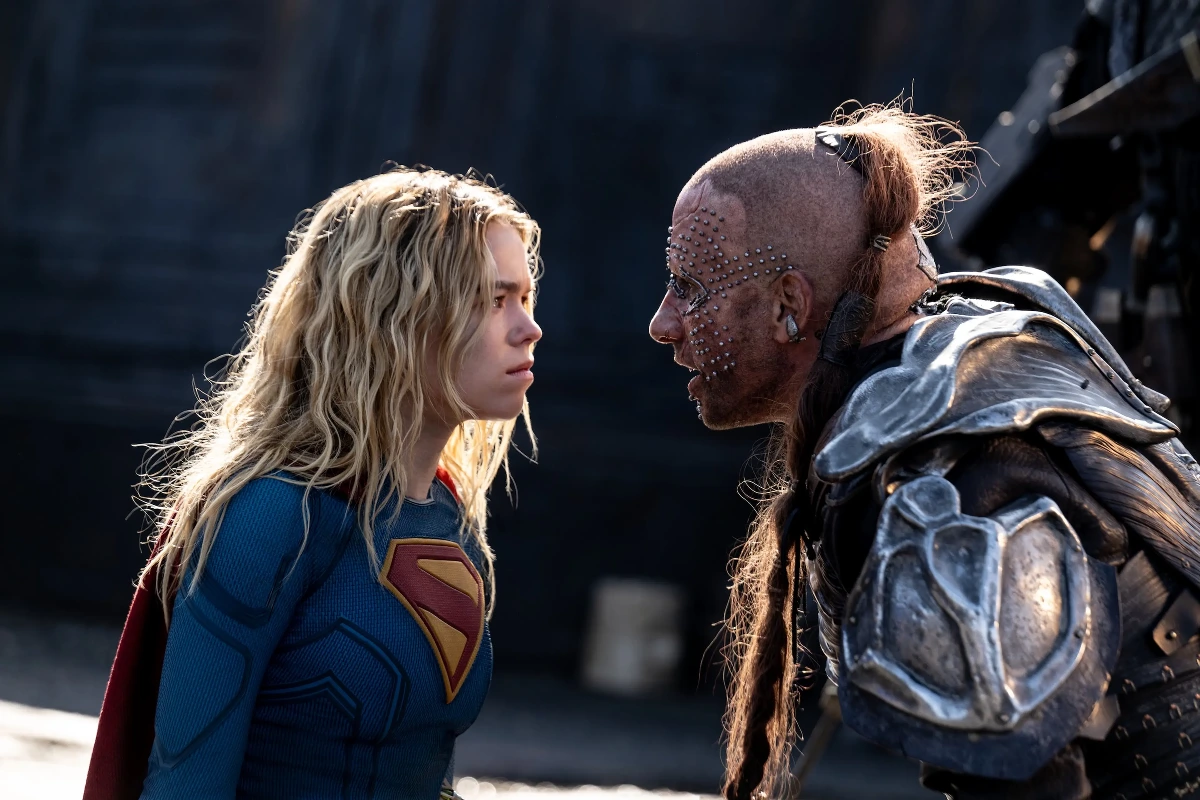 Still from Supergirl: Supergirl faces off with an armored, tattooed warrior